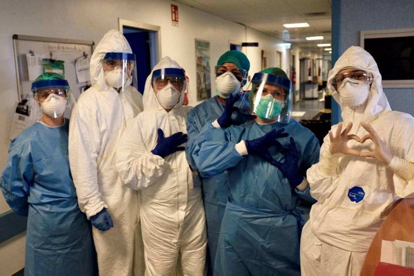 İspanya’da binlerce sağlık çalışanı Coronavirus’e yakalandı